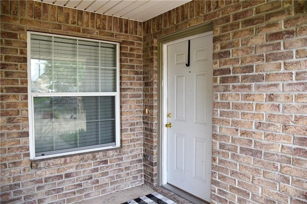 3815 Oldenburg Ln - Photo 2 of 26