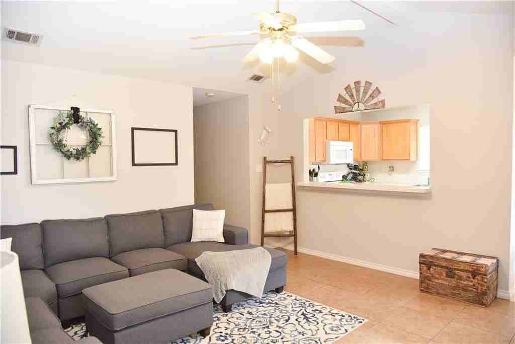 3815 Oldenburg Ln - Photo 5 of 26