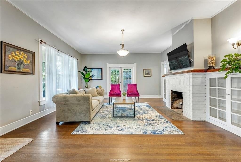 509 E 30th St - Photo 4 of 20