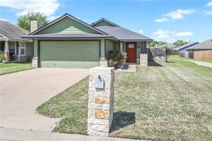 featured image of 916 Crested Point Dr