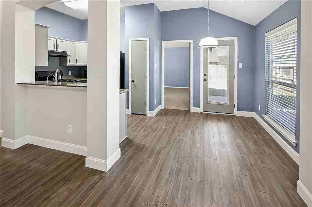 916 Crested Point Dr - Photo 5 of 24