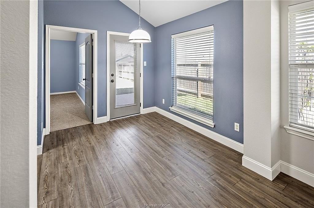 916 Crested Point Dr - Photo 6 of 24