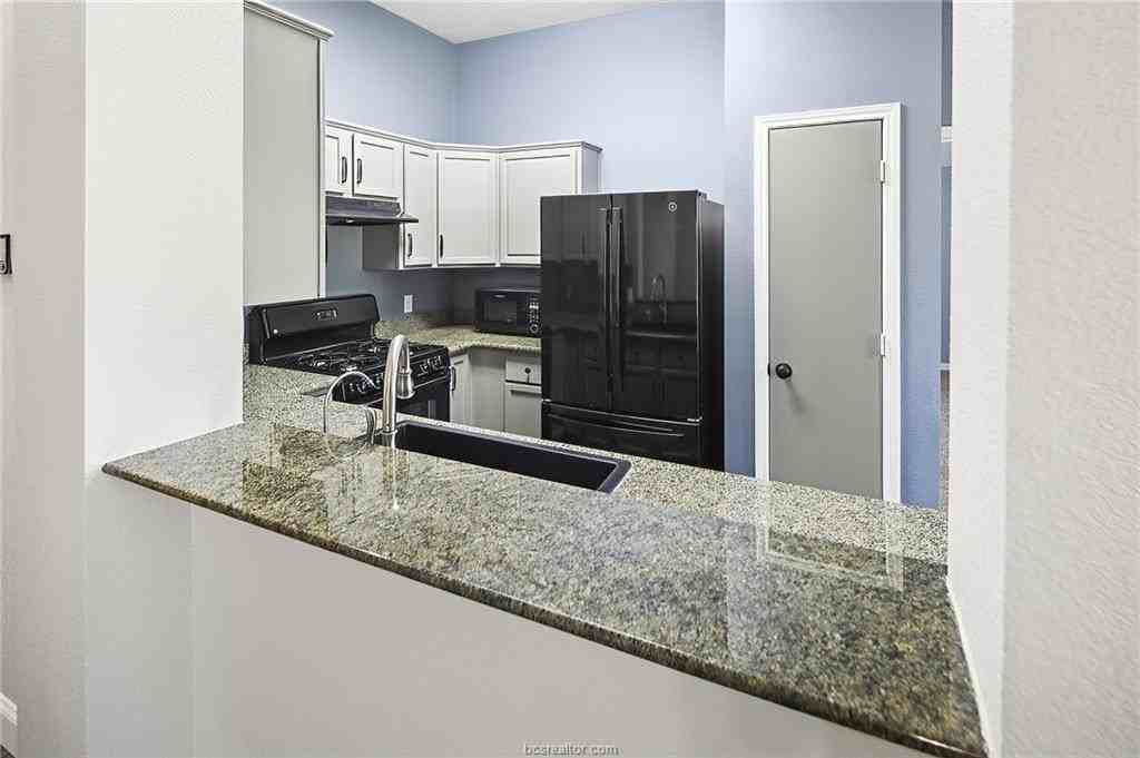 916 Crested Point Dr - Photo 7 of 24