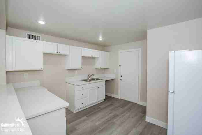 1711 Linden Ave #A - Photo 3 of 9