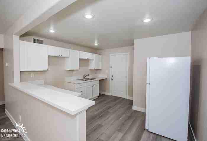 1711 Linden Ave #A - Photo 4 of 9