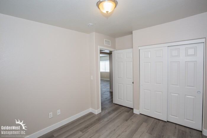 1711 Linden Ave #A - Photo 6 of 9