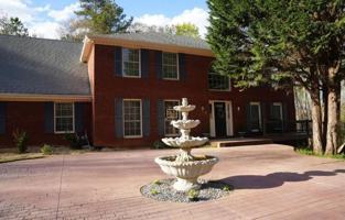 featured image of 5043 Blackberry Ln