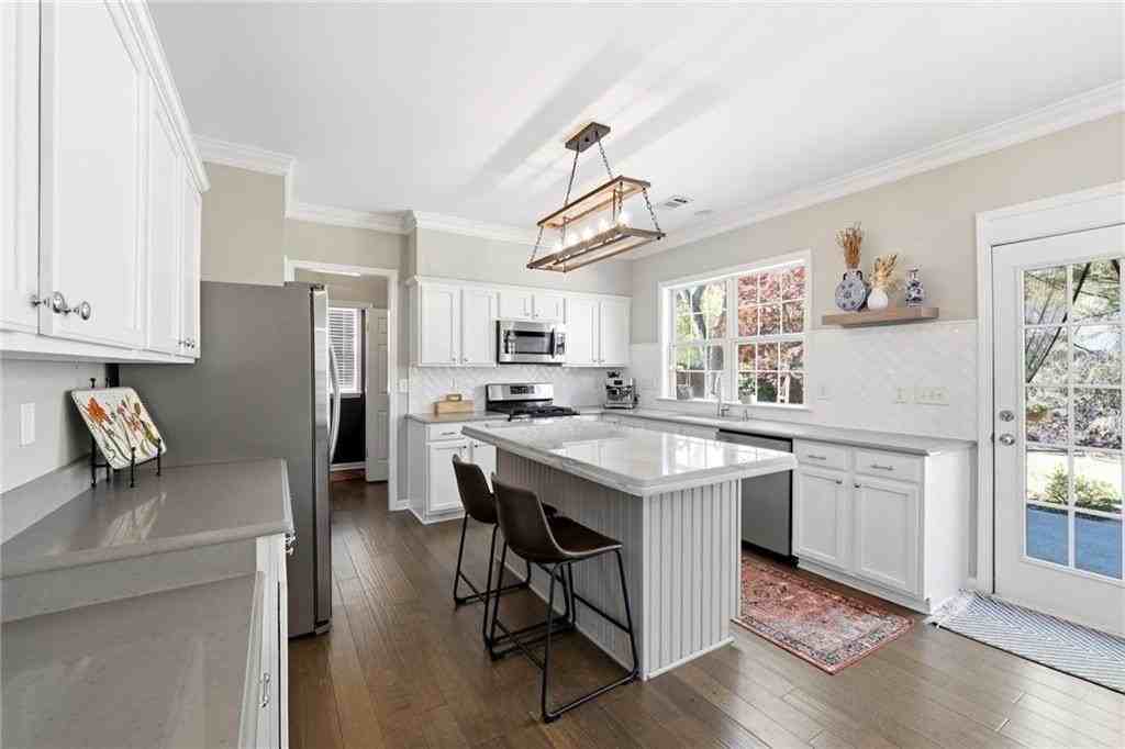 943 Bendleton Dr - Photo 2 of 34