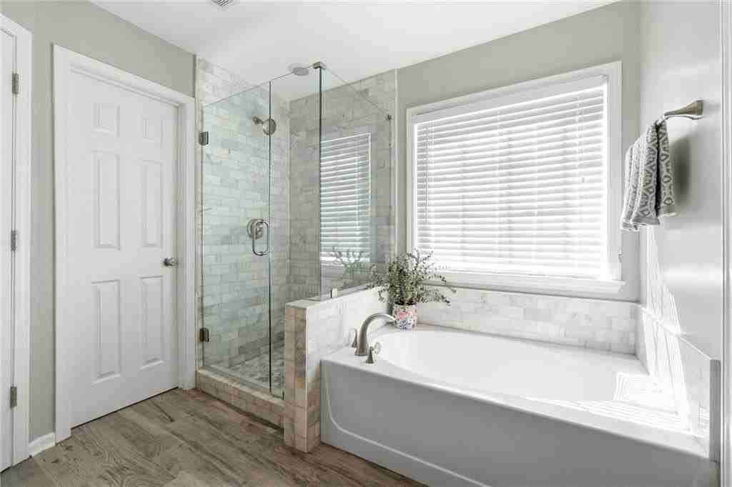 943 Bendleton Dr - Photo 4 of 34