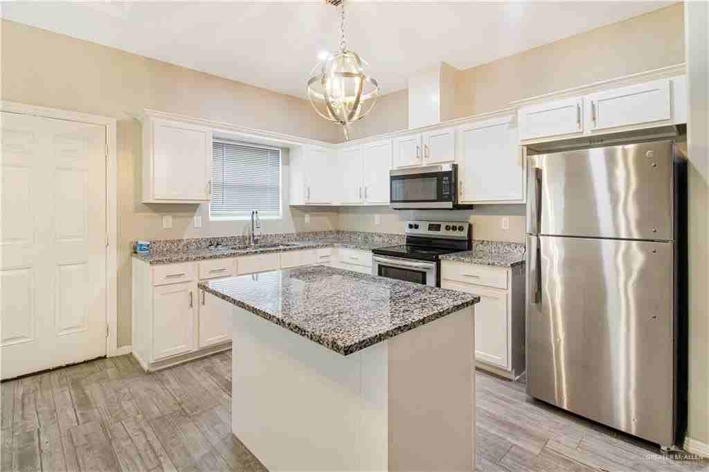 1809 Stauffer St Unit 4 - Photo 2 of 13