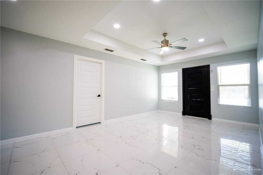 504 San Antonio Cir - Photo 4 of 9