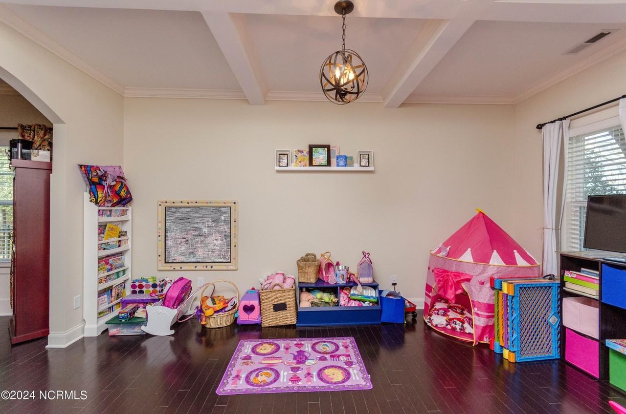 255 Mimosa Dr - Photo 7 of 50