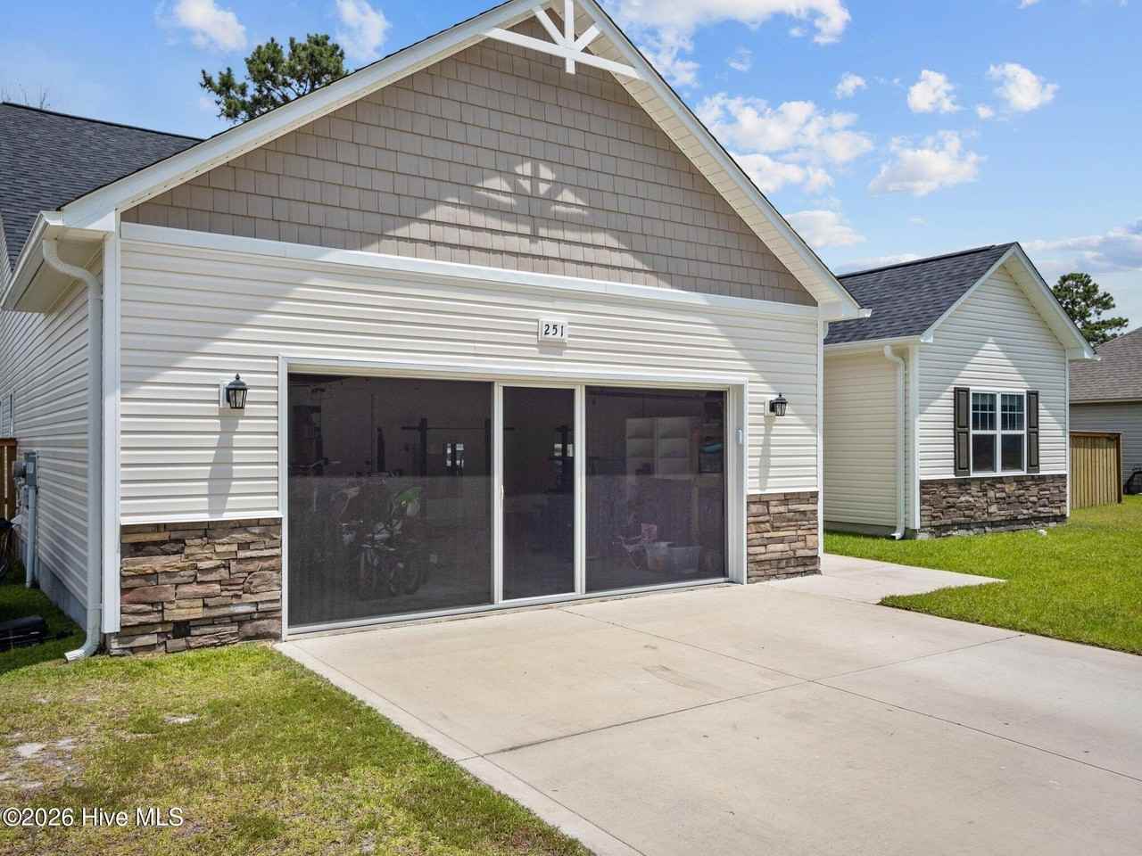 251 Breakwater Dr - Photo 2 of 43