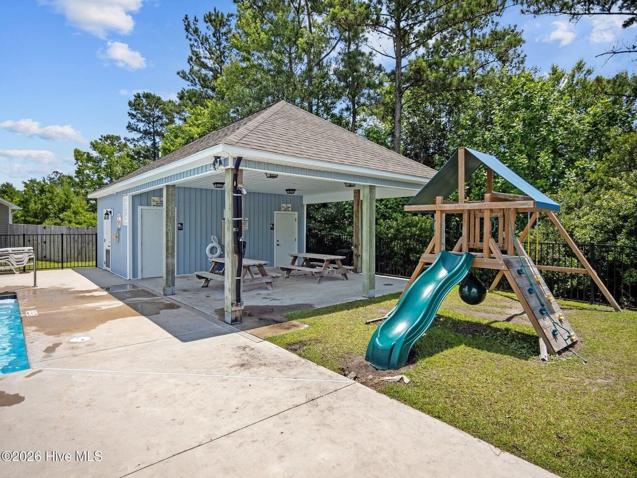 251 Breakwater Dr - Photo 5 of 43
