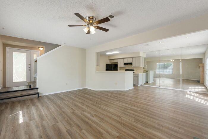 1717 Parkfield Cv - Photo 2 of 17