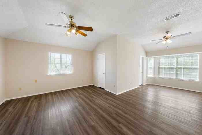 1717 Parkfield Cv - Photo 5 of 17