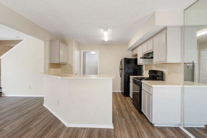 1717 Parkfield Cv - Photo 6 of 17