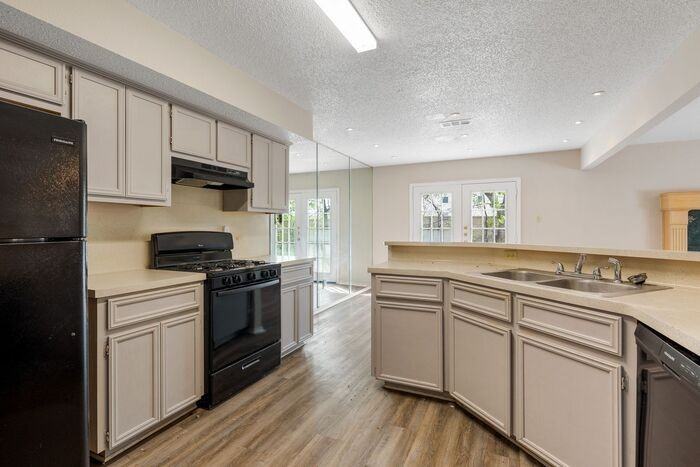 1717 Parkfield Cv - Photo 7 of 17