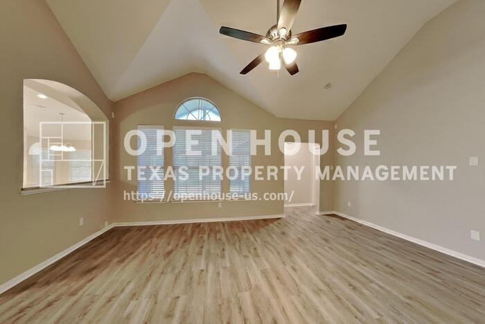 2601 Crestwood Dr - Photo 4 of 24