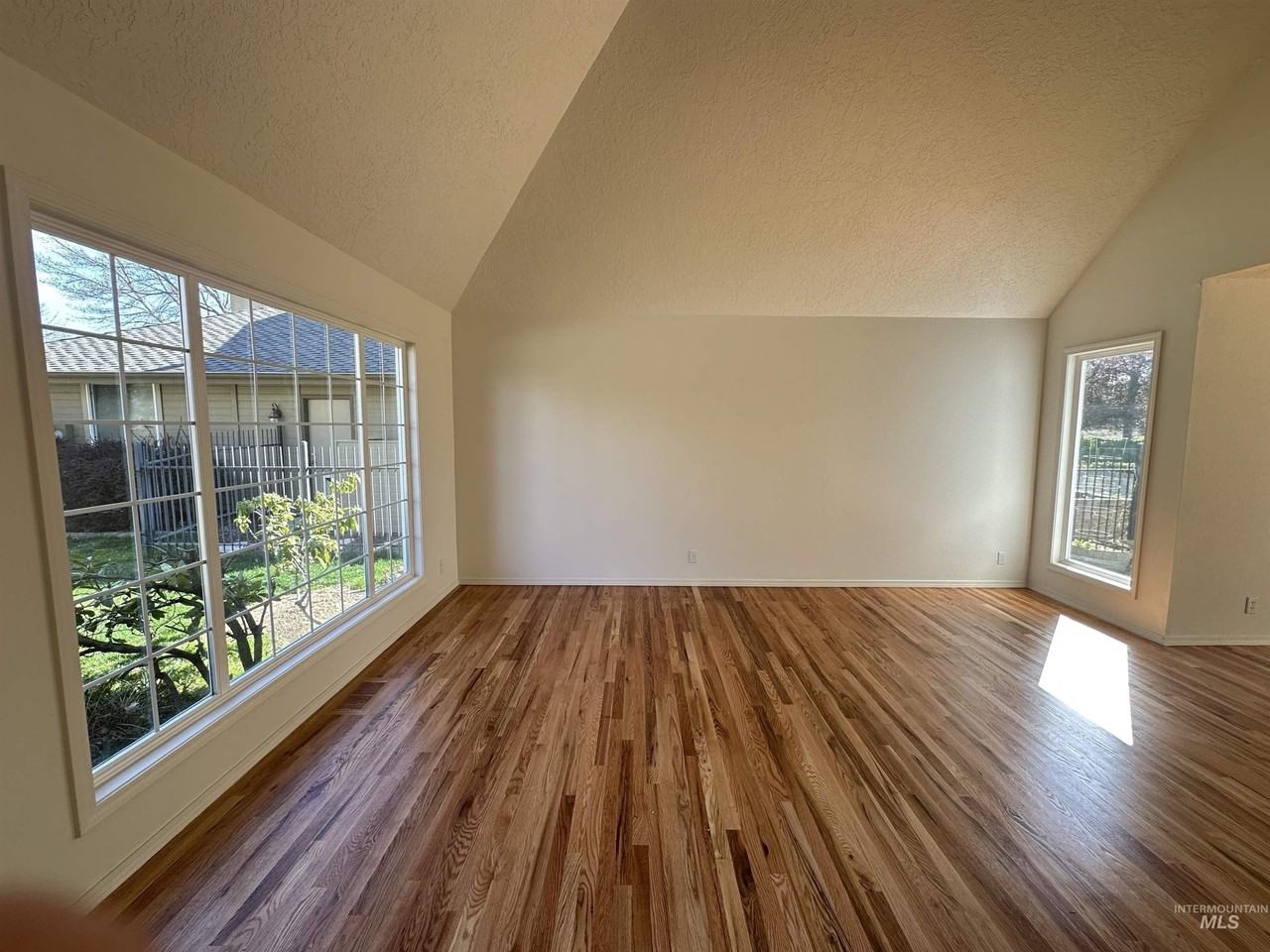 3201 E Rivernest Ln - Photo 2 of 34