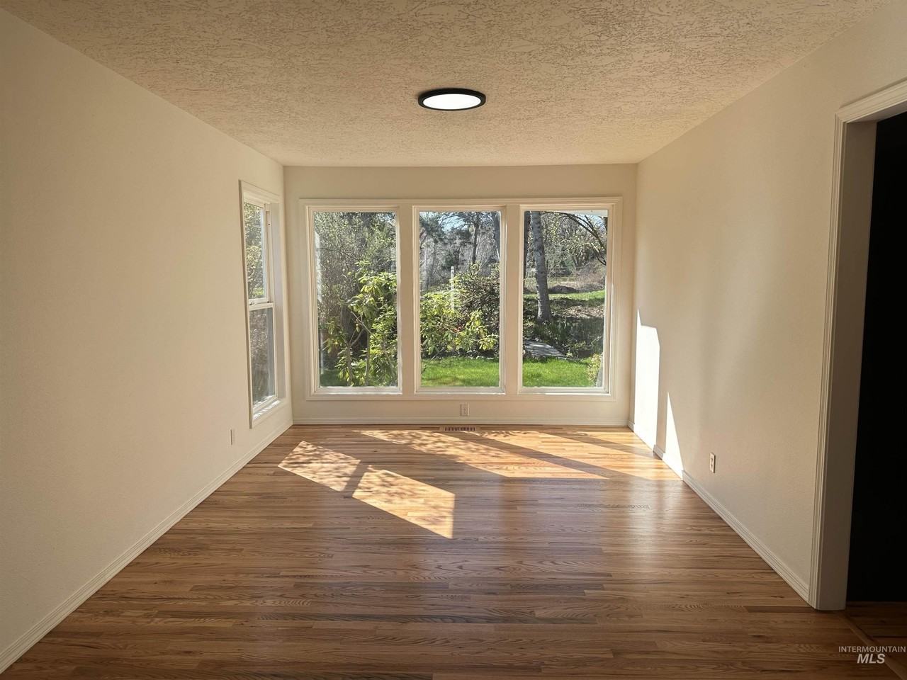 3201 E Rivernest Ln - Photo 3 of 34