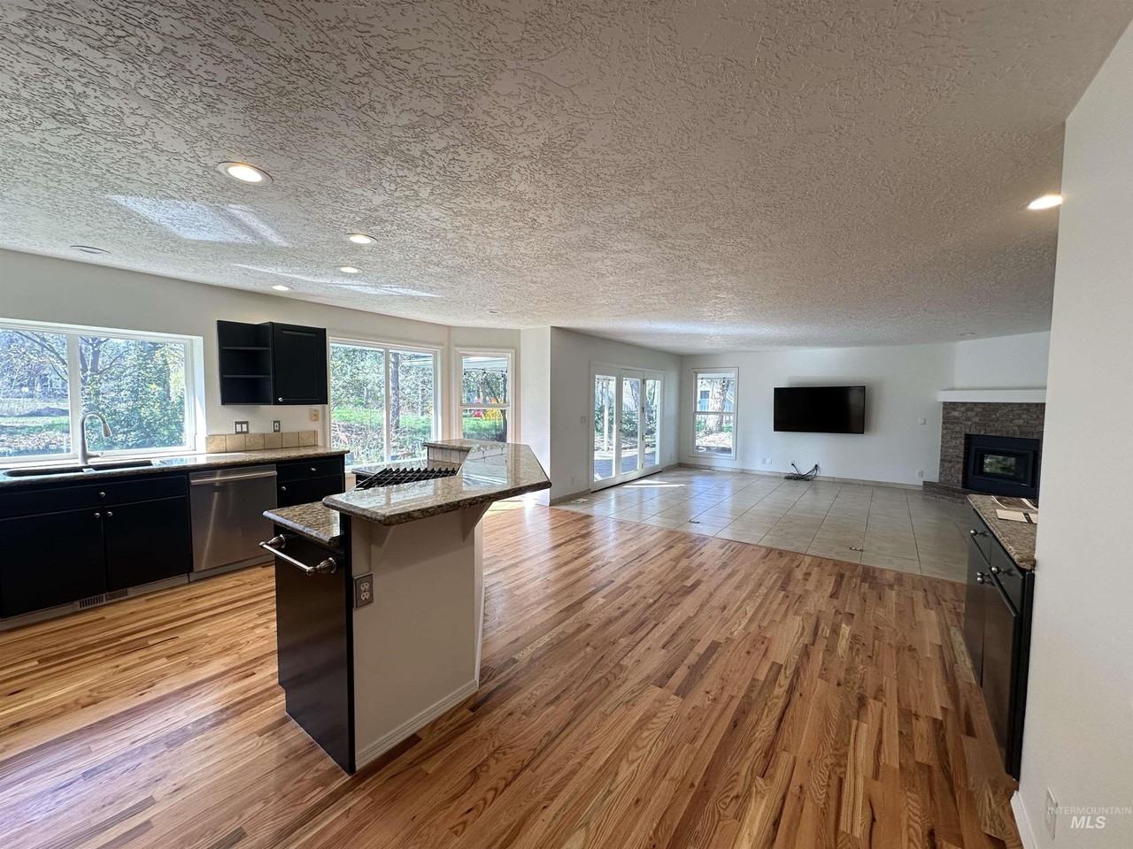 3201 E Rivernest Ln - Photo 5 of 34