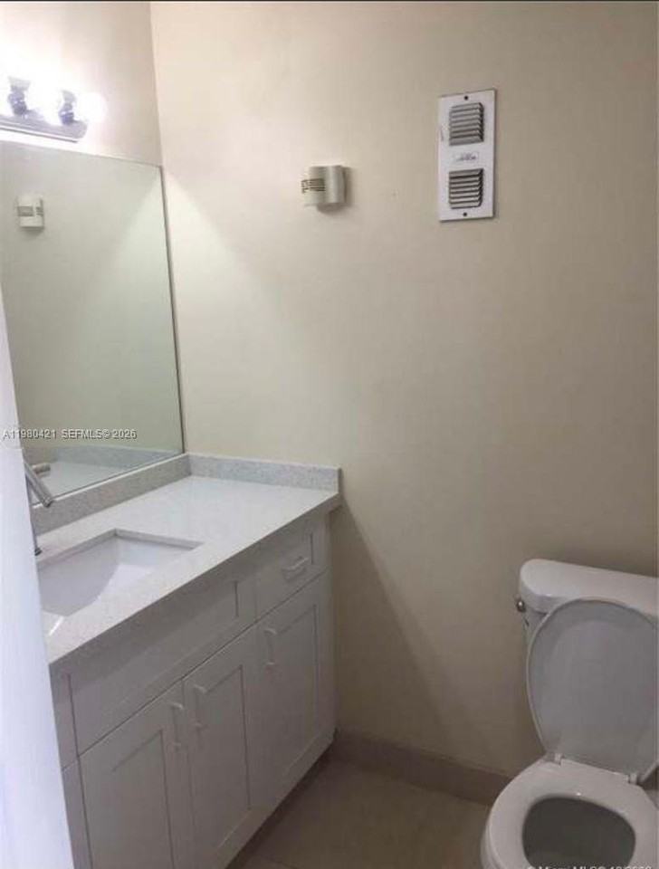 2029 Nw 46th Ave #E302 - Photo 7 of 9
