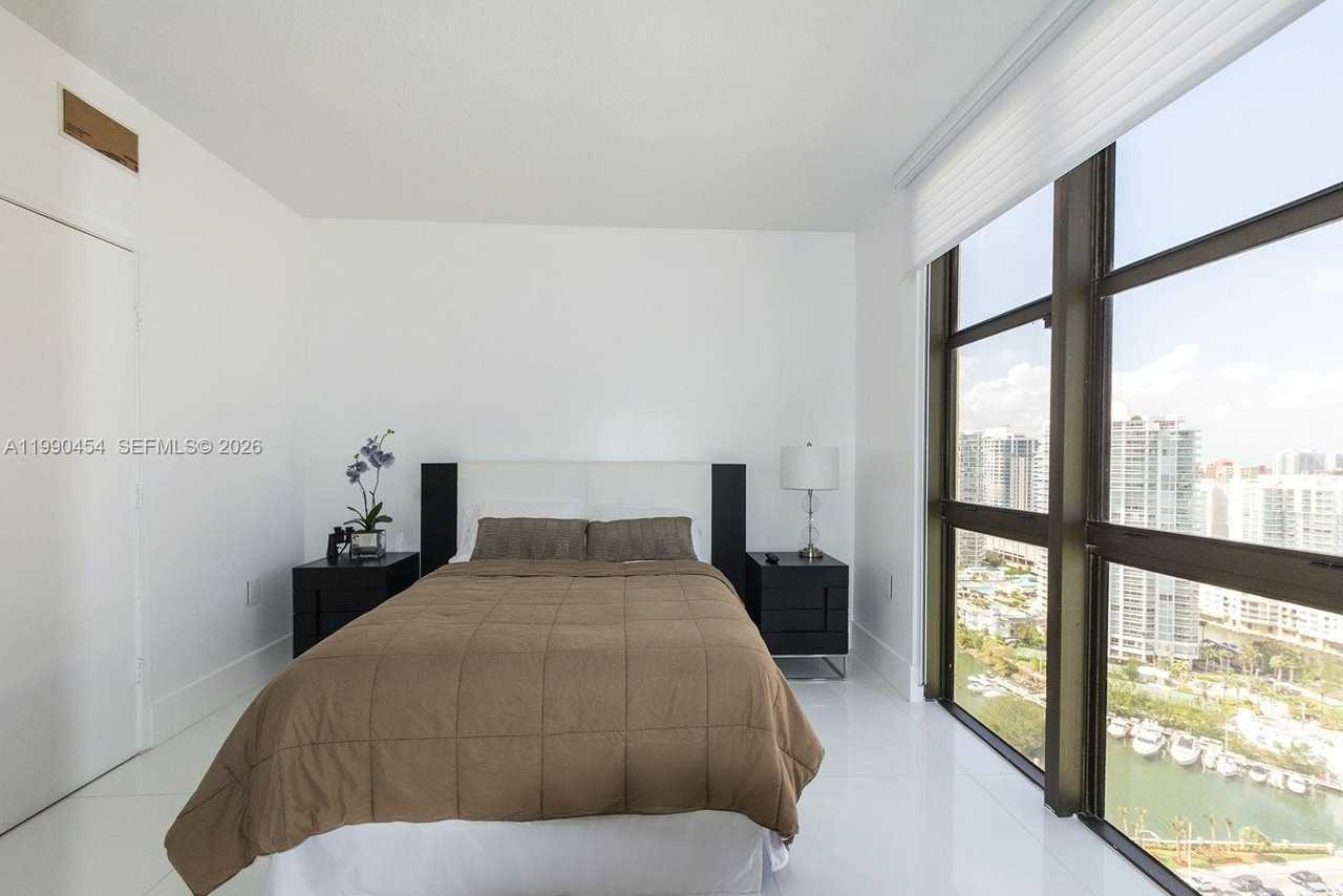 16275 Collins Ave #X - Photo 6 of 32