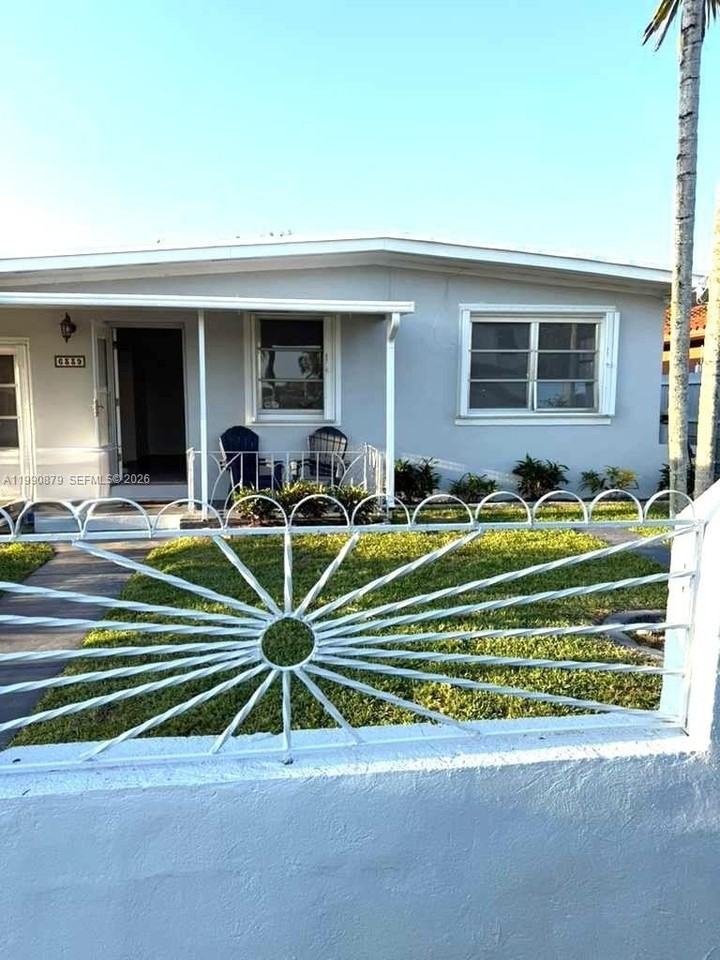 6339 Sw 32nd St - Photo 2 of 33