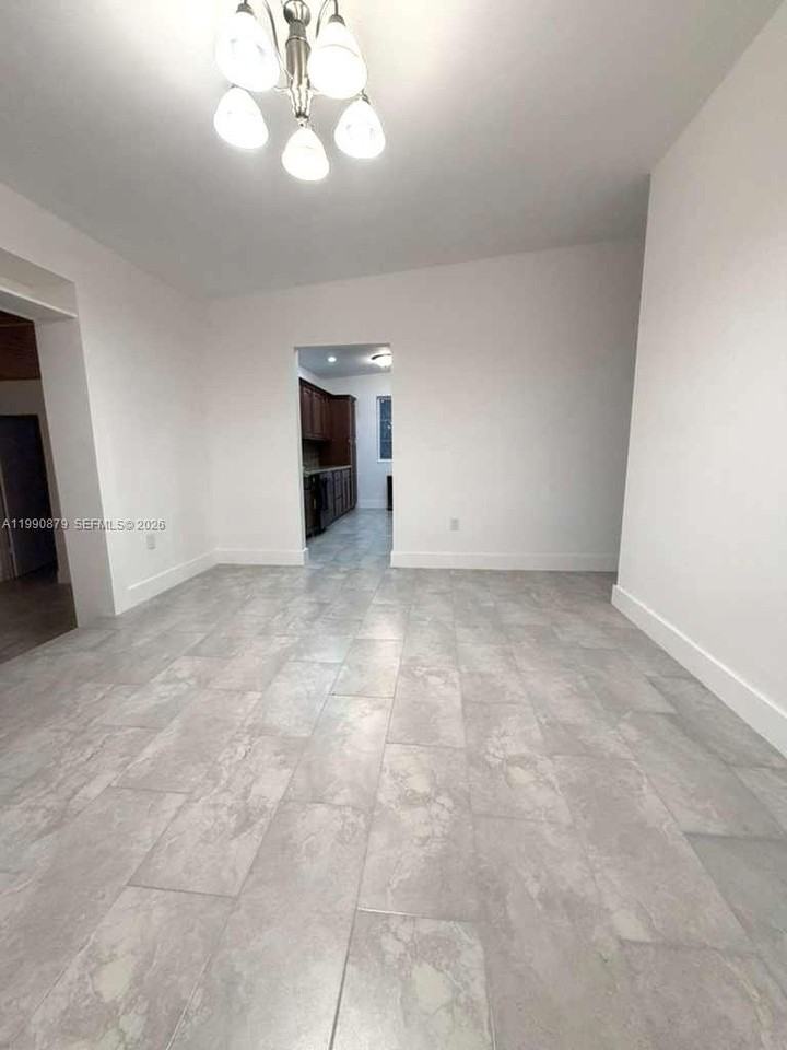 6339 Sw 32nd St - Photo 6 of 33