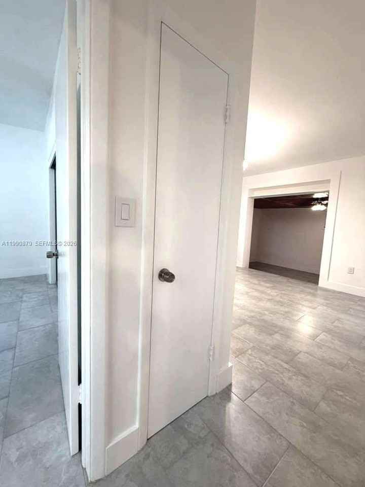 6339 Sw 32nd St - Photo 5 of 45