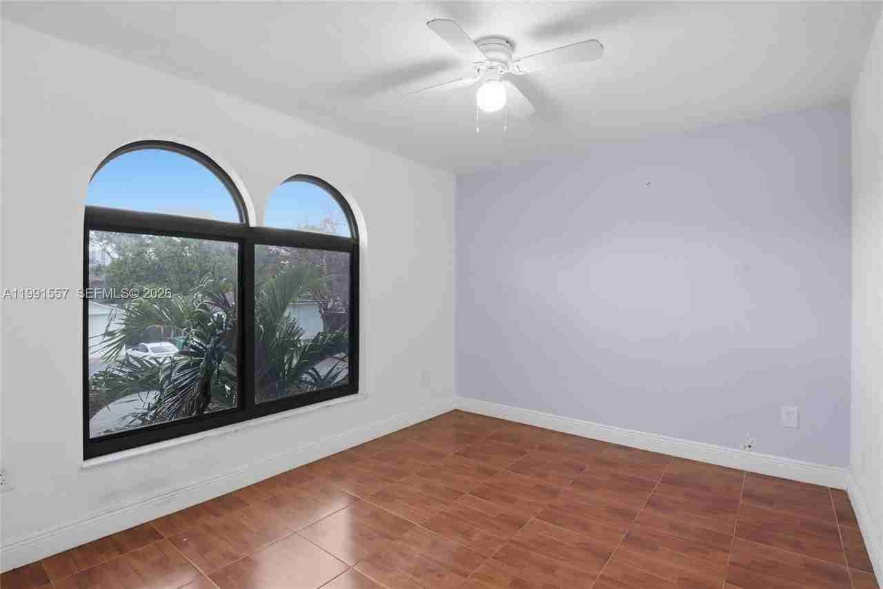 3210 Sw 26th St #3210 - Photo 4 of 19