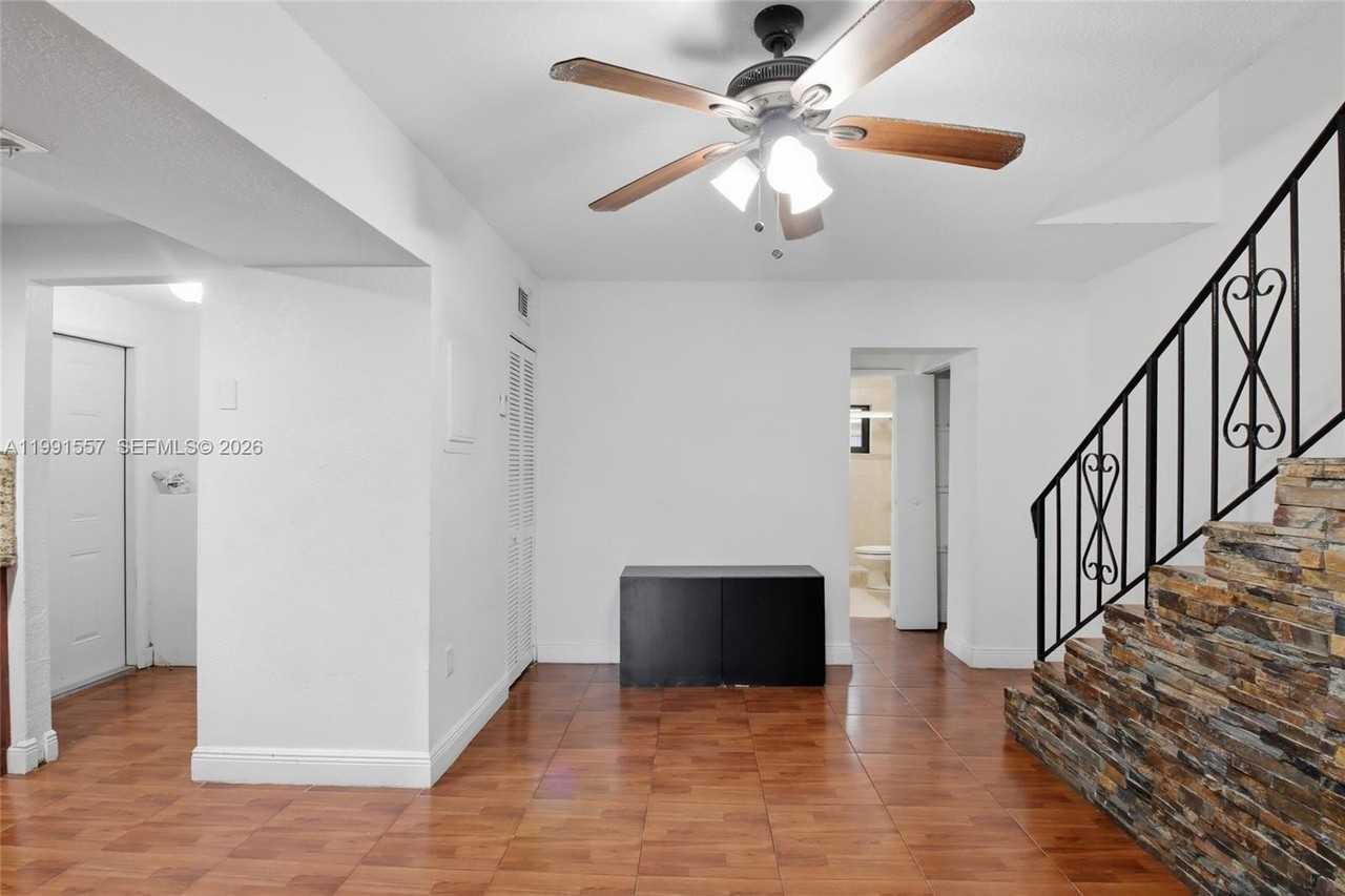 3210 Sw 26th St #3210 - Photo 6 of 19