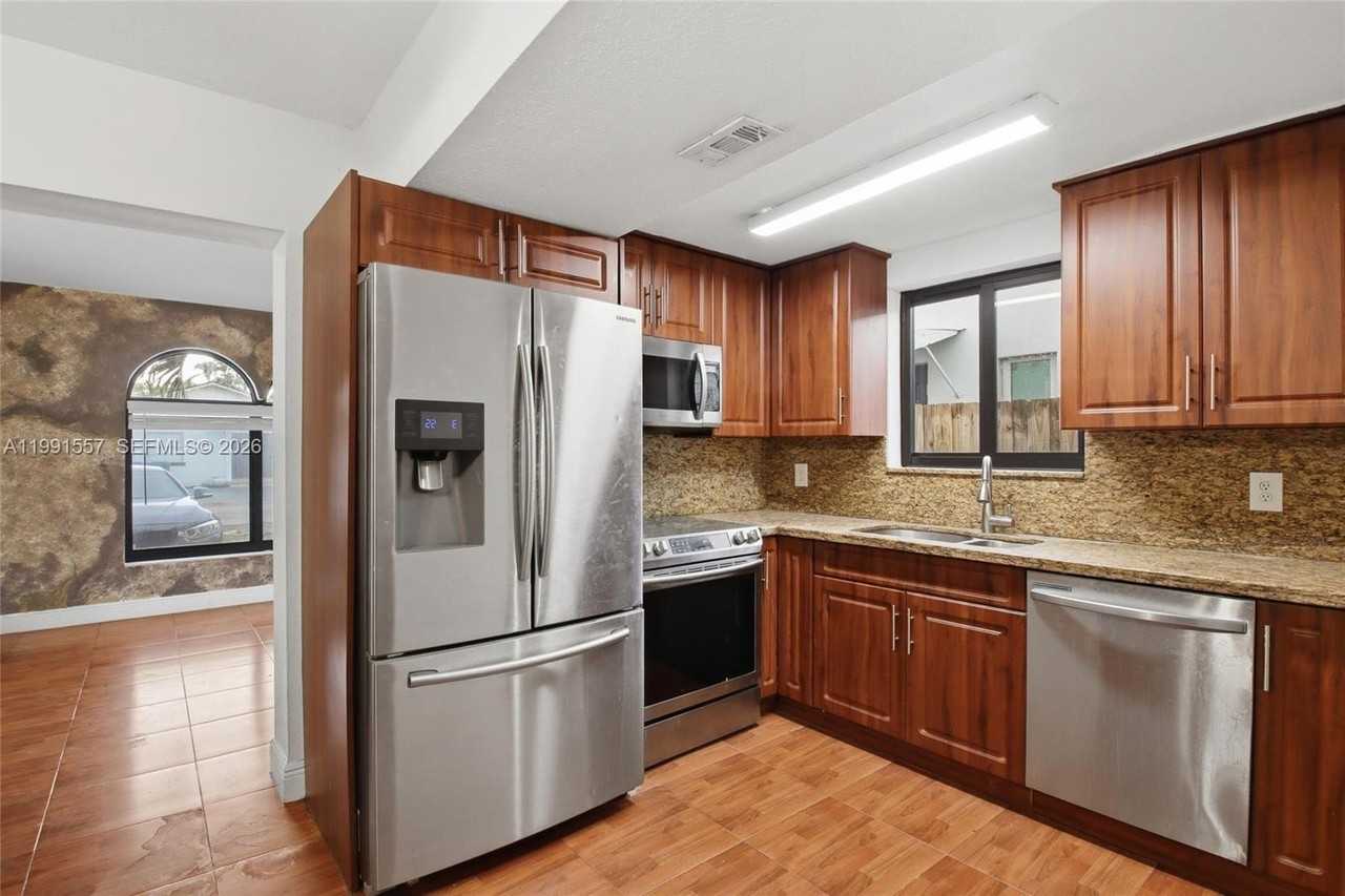 3210 Sw 26th St #3210 - Photo 7 of 19