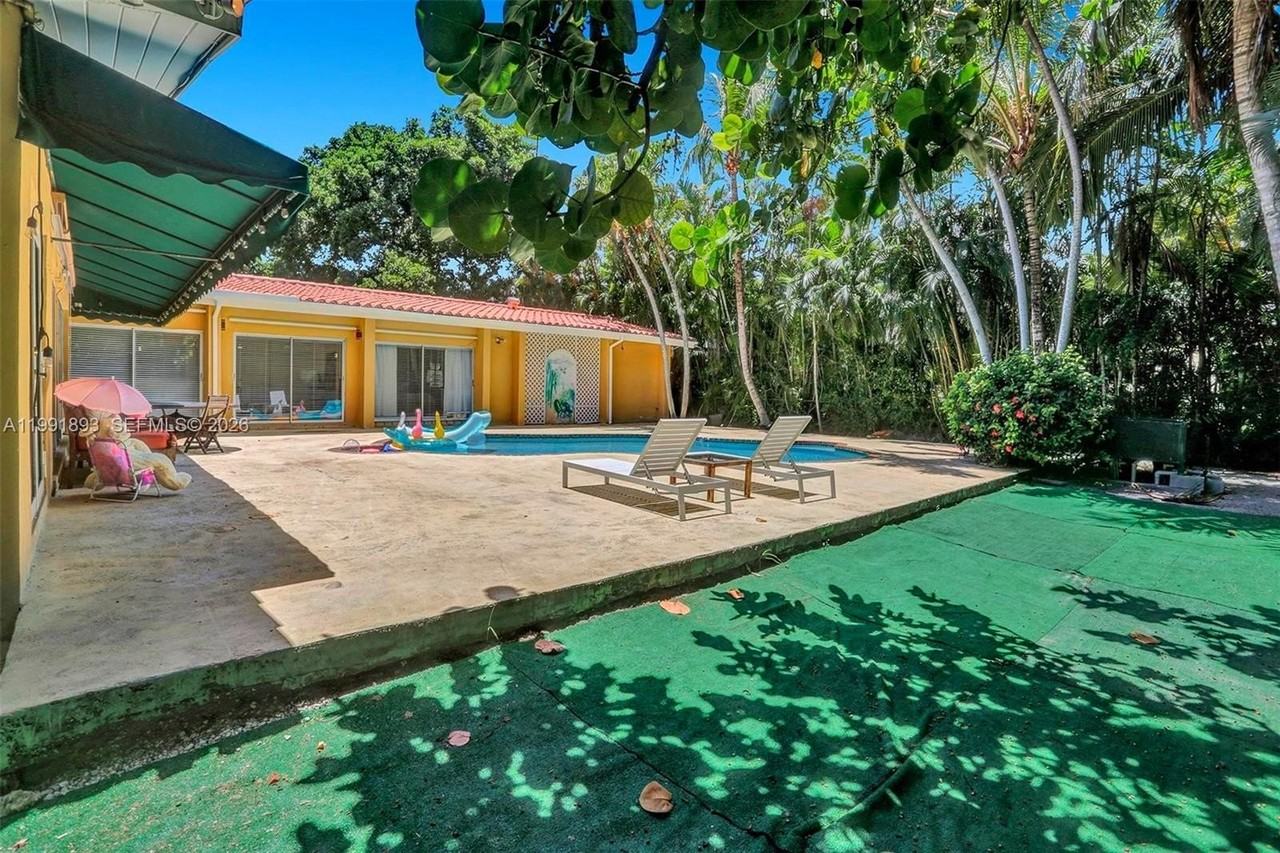 3920 Monserrate St - Photo 5 of 46