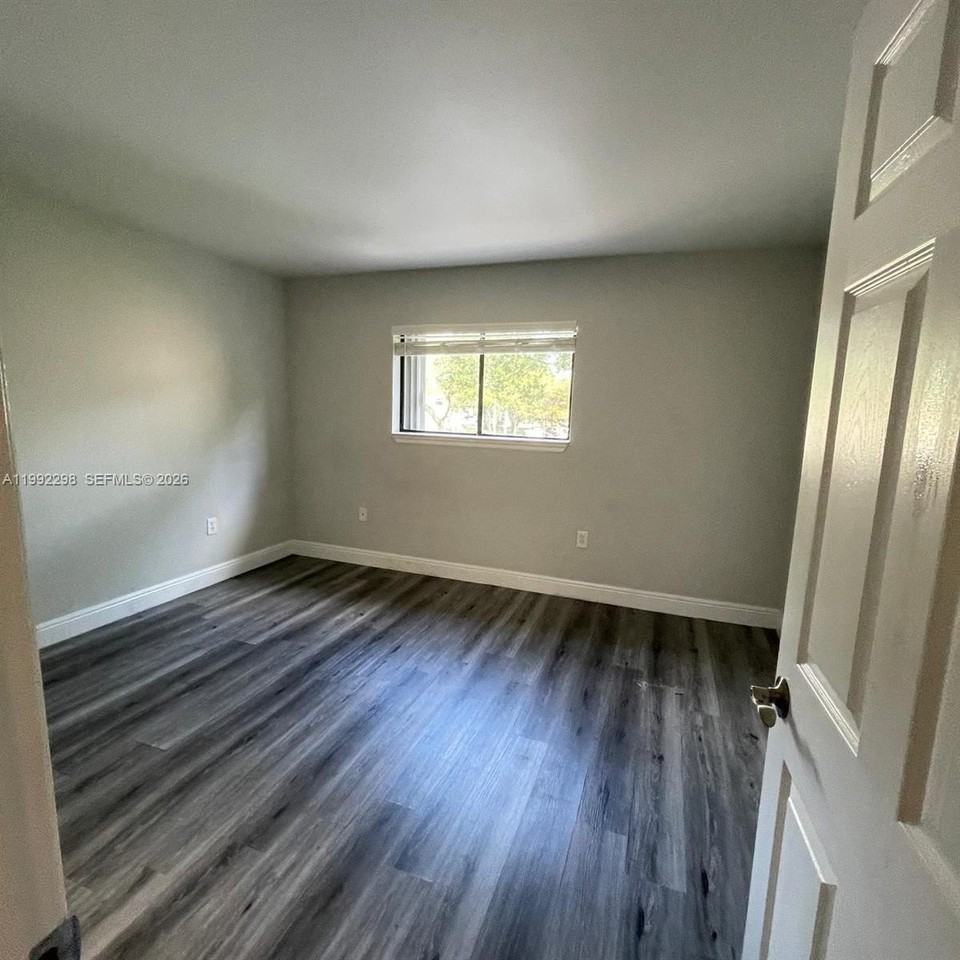 301 Palm Cir E #301 - Photo 5 of 13