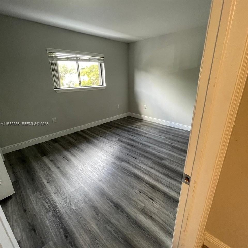 301 Palm Cir E #301 - Photo 6 of 13