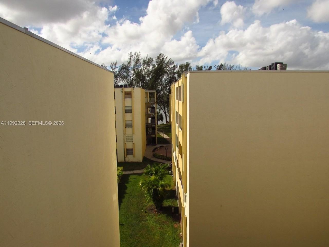 10090 Nw 80th Ct #1560 - Photo 5 of 31