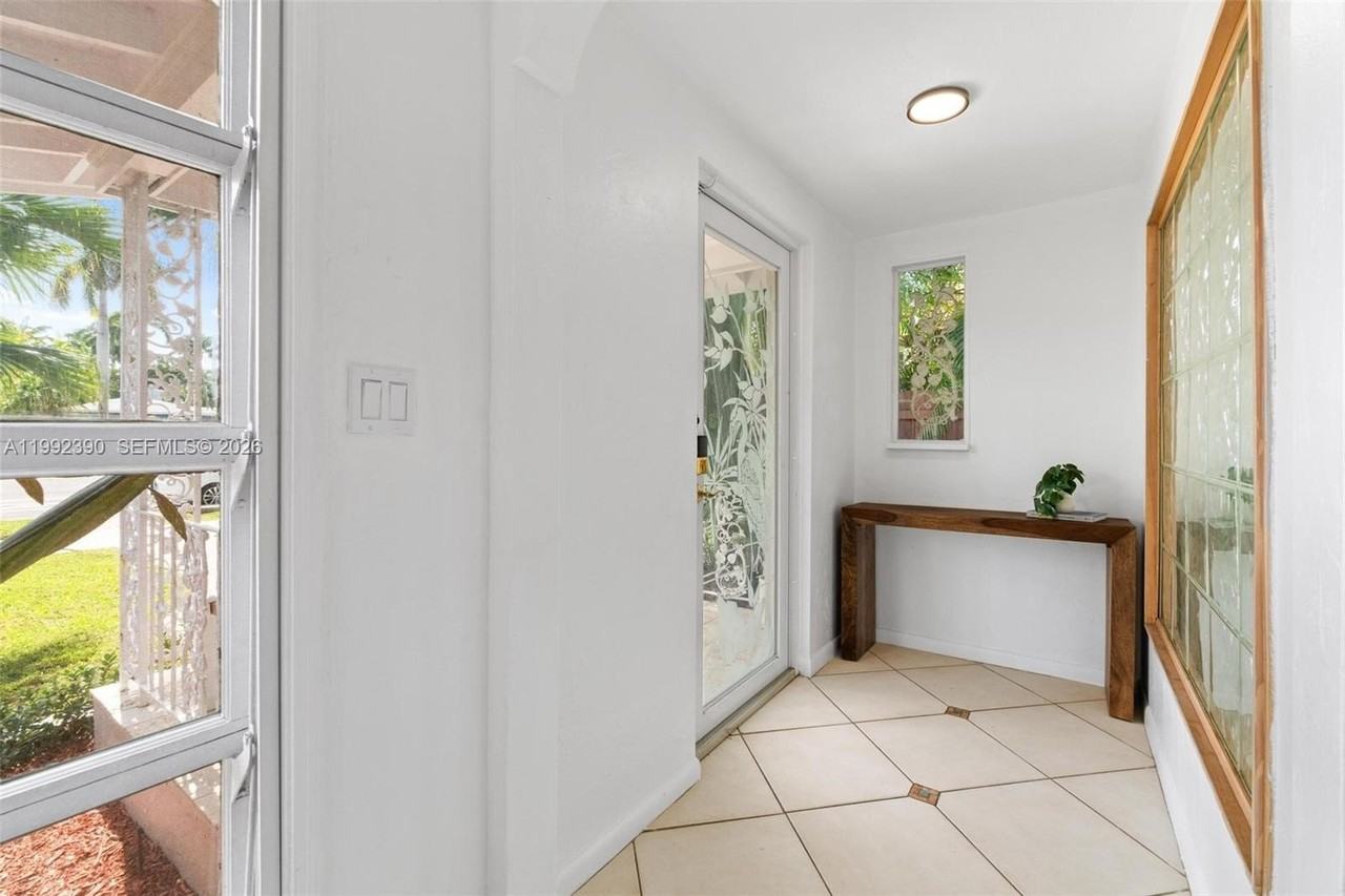 1443 Hollywood Blvd #0 - Photo 5 of 46