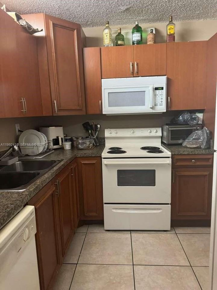 1810 Sw 81st Ave #2106 - Photo 4 of 12