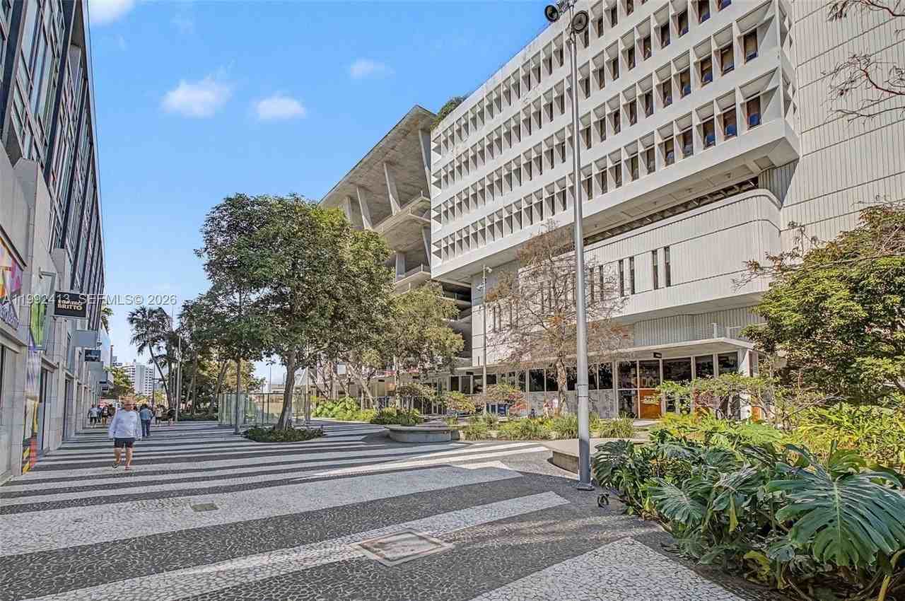 1685 Jefferson Ave #17 - Photo 5 of 14