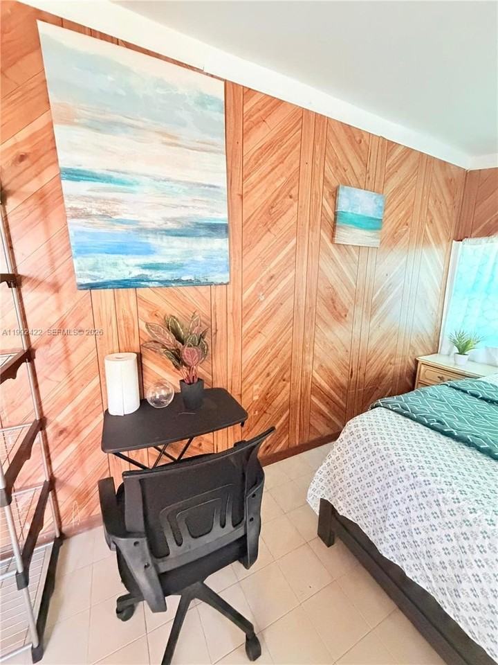 19631 Ne 12th Ct #EFF - Photo 2 of 12