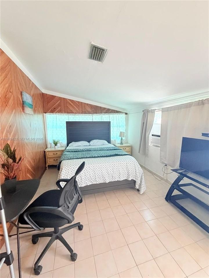 19631 Ne 12th Ct #EFF - Photo 5 of 12