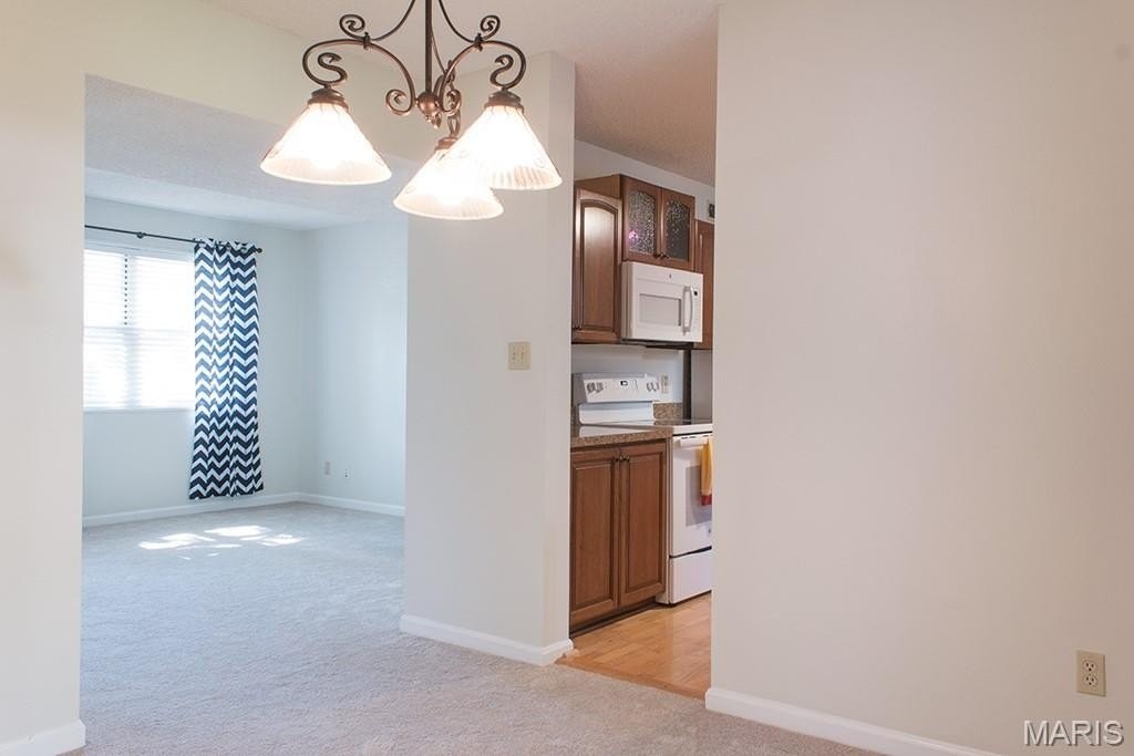 9071 Wrenwood Ln - Photo 3 of 14