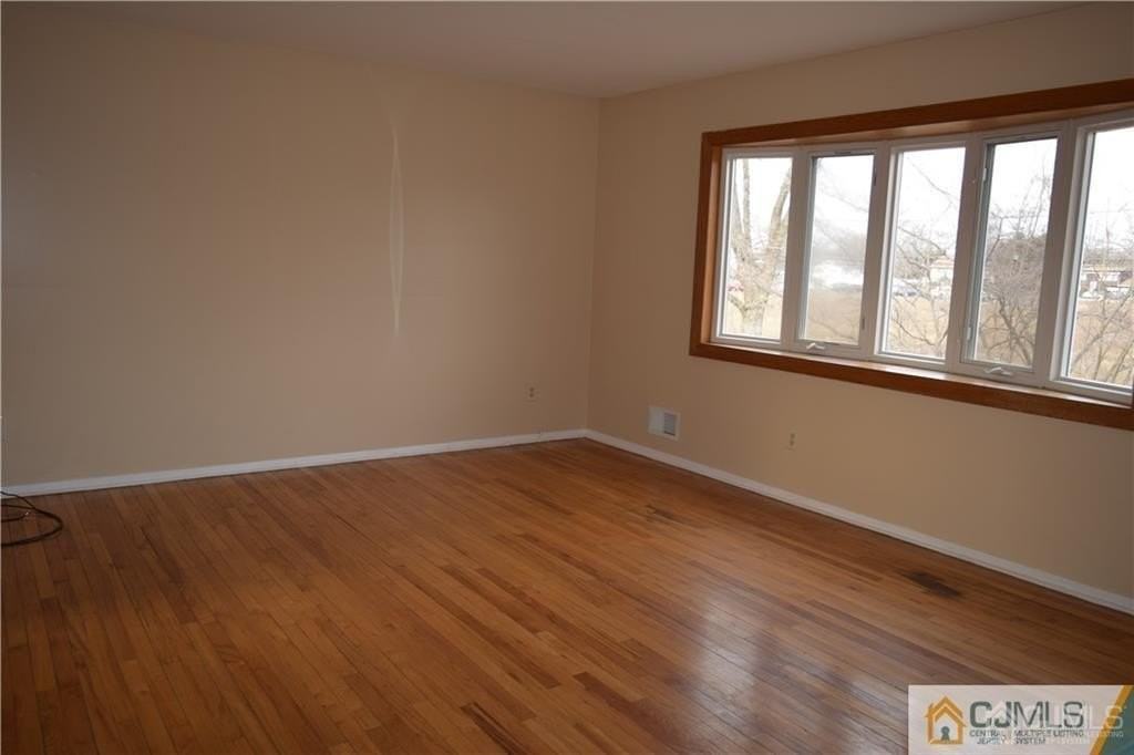 5098 Scott St - Photo 4 of 23