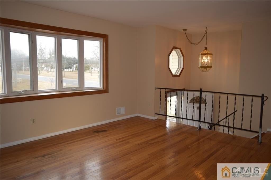 5098 Scott St - Photo 6 of 23