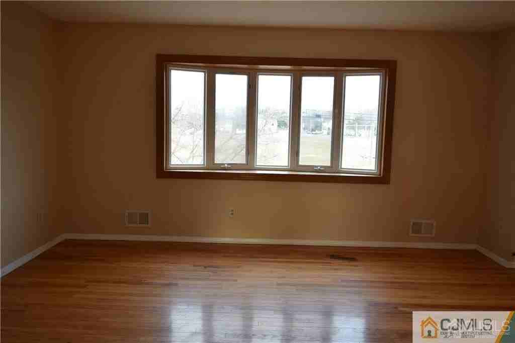 5098 Scott St - Photo 7 of 23