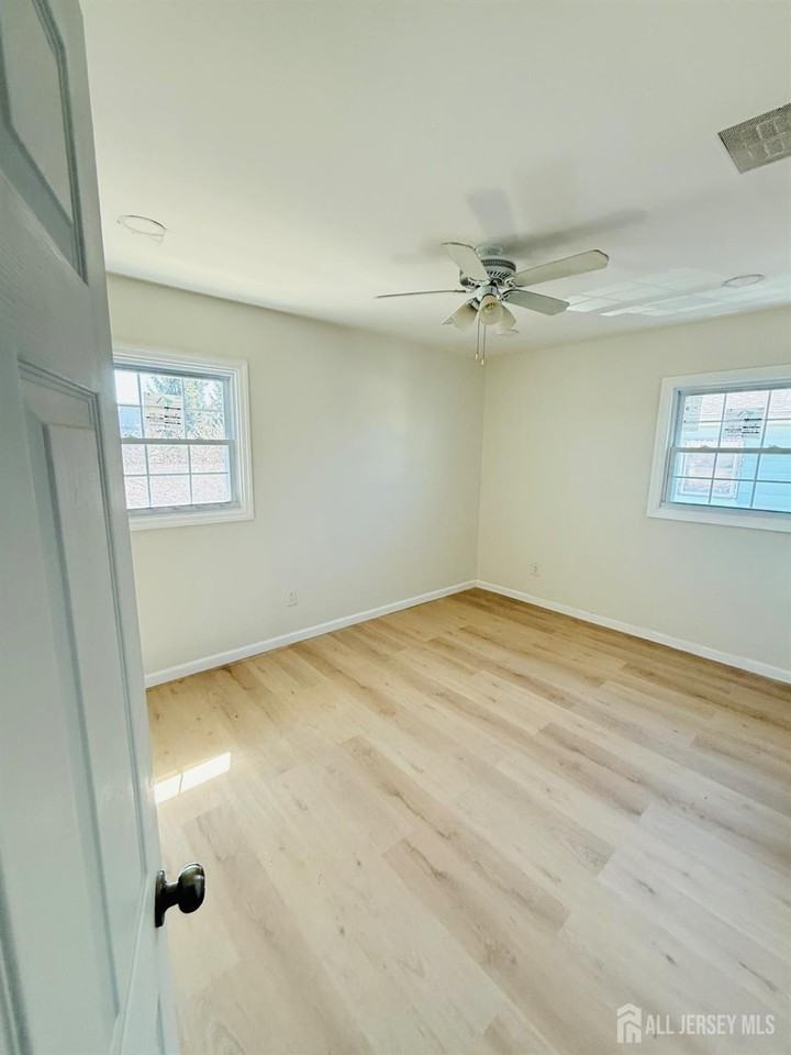 54 Bergen St #2 - Photo 5 of 12