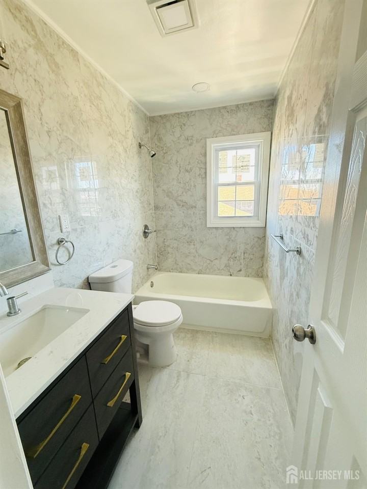 54 Bergen St #2 - Photo 7 of 12