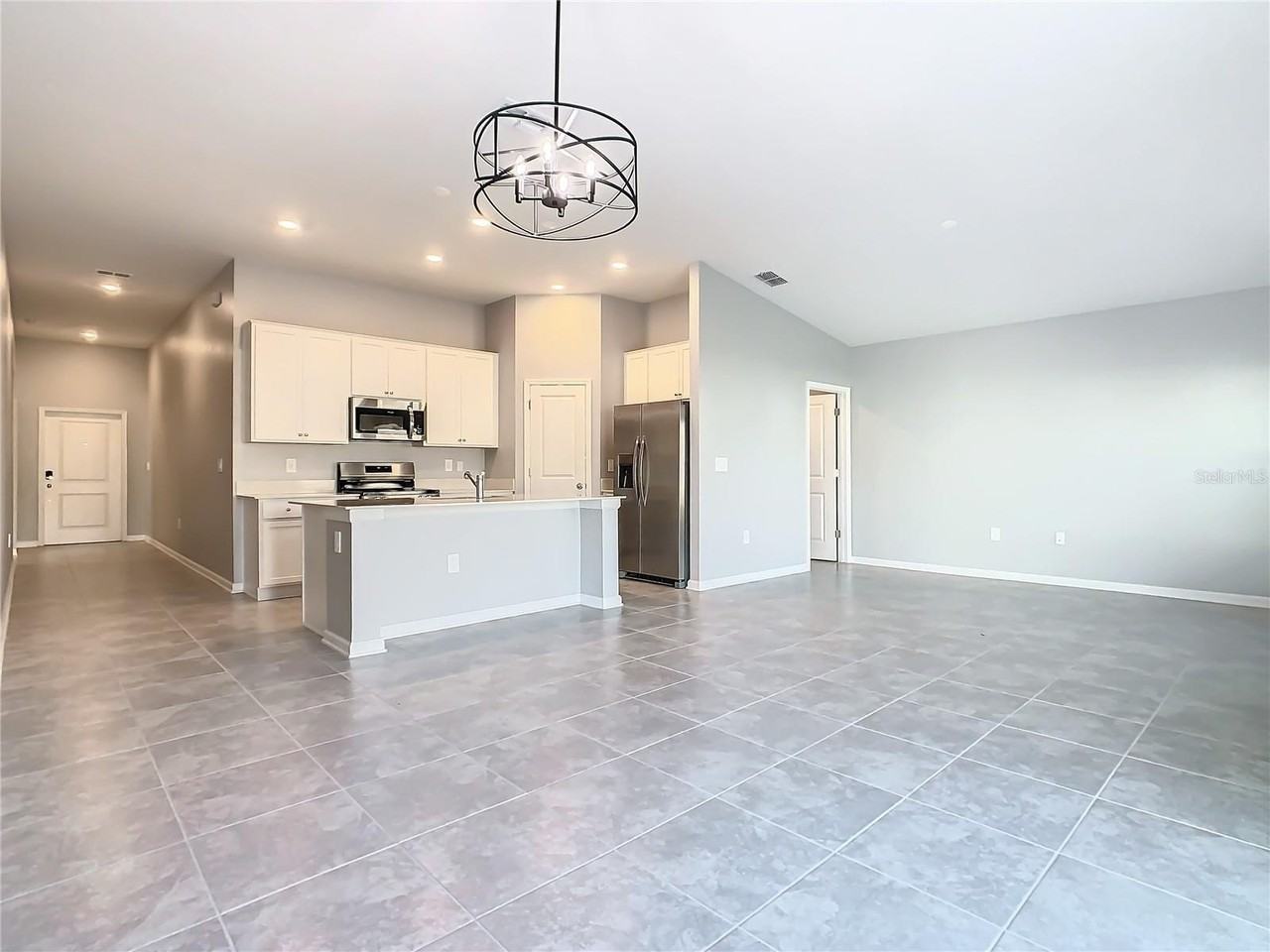 1033 Holden Way - Photo 4 of 35